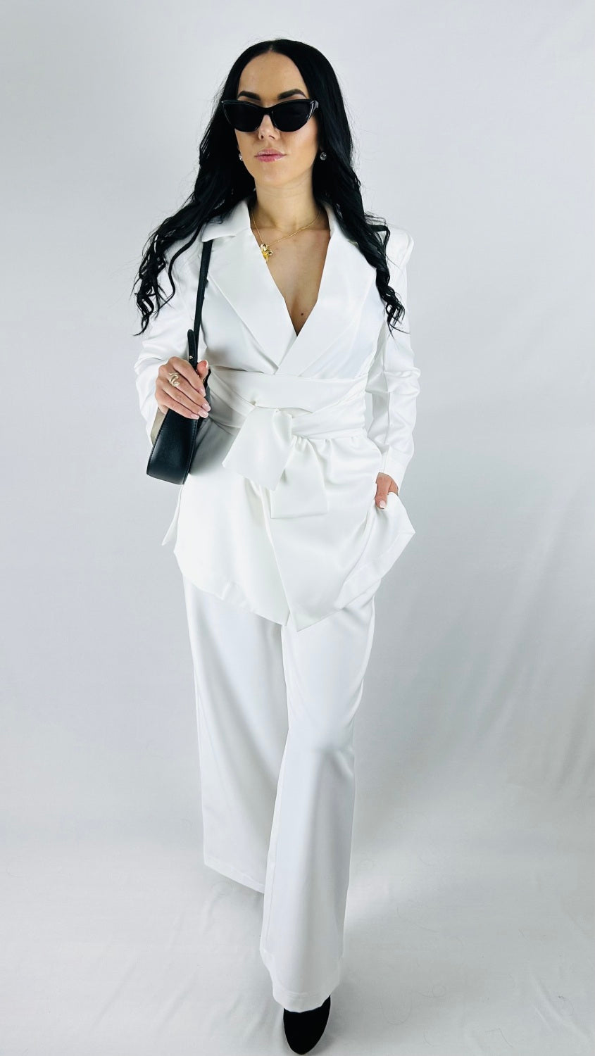 AUGSTAS KVALITĀTES BIKŠKOSTĪMS AR PLECU POLSTERĒJUMU - BALTS